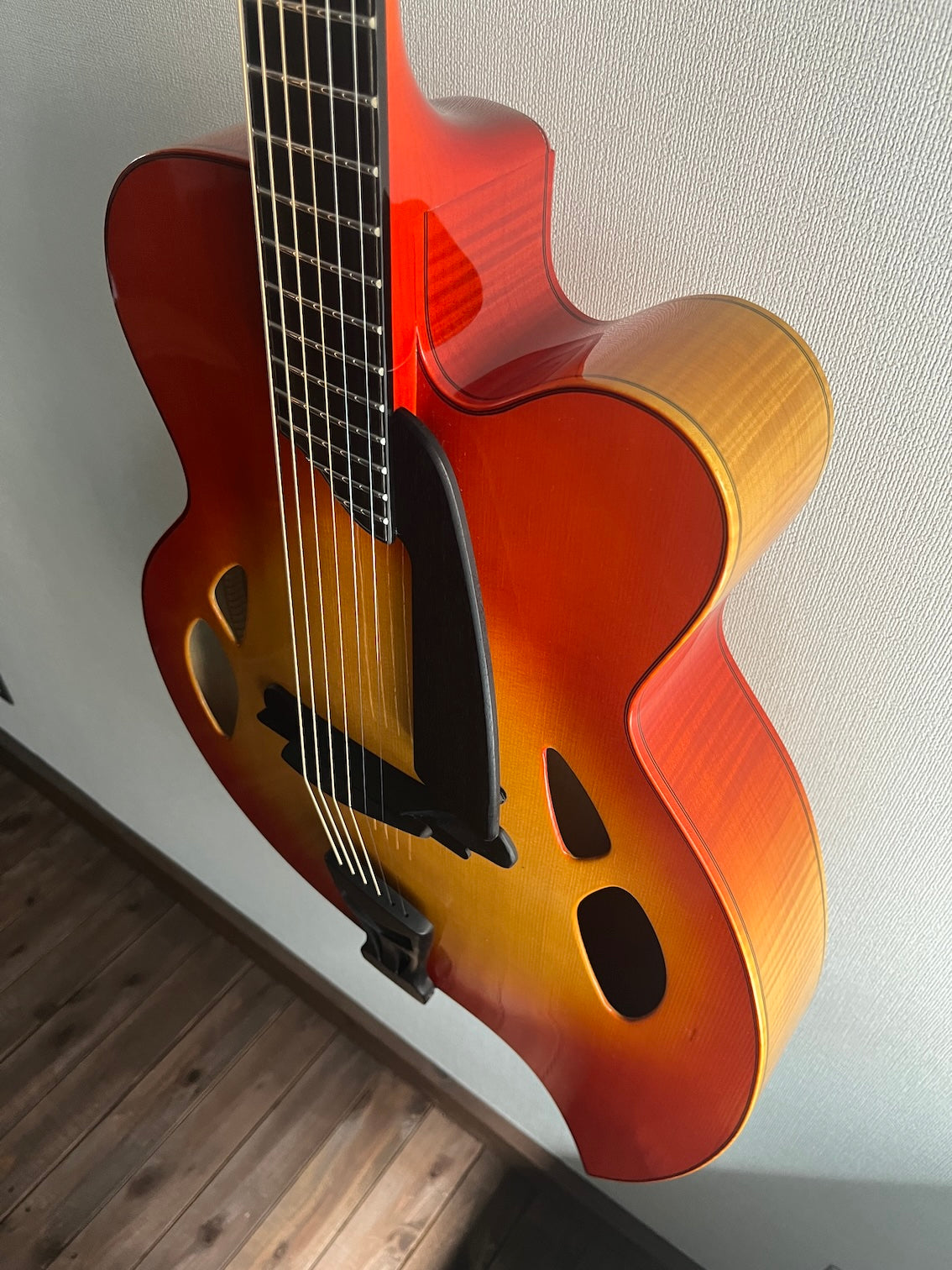 D'Aquisto Teardrop 2000's – auldguitars